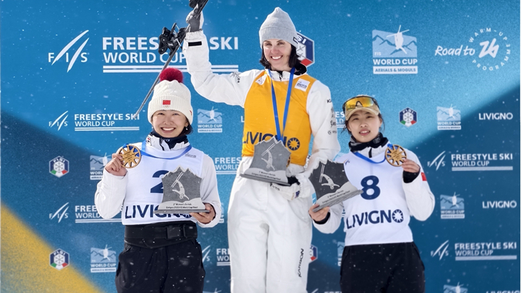 2024-2025赛季国际雪联自由式滑雪空中技巧世界杯意大利站永利集团教师、运动员获佳绩