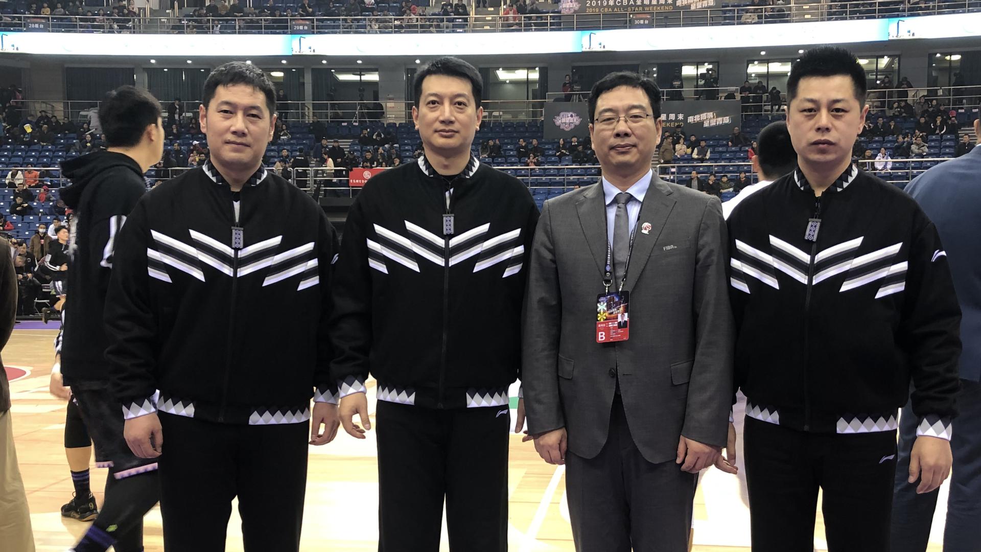 教师辛艮伟执裁CBA全明星赛新锐赛