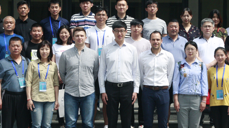 学校教师参加雪橇国内技术官员培训