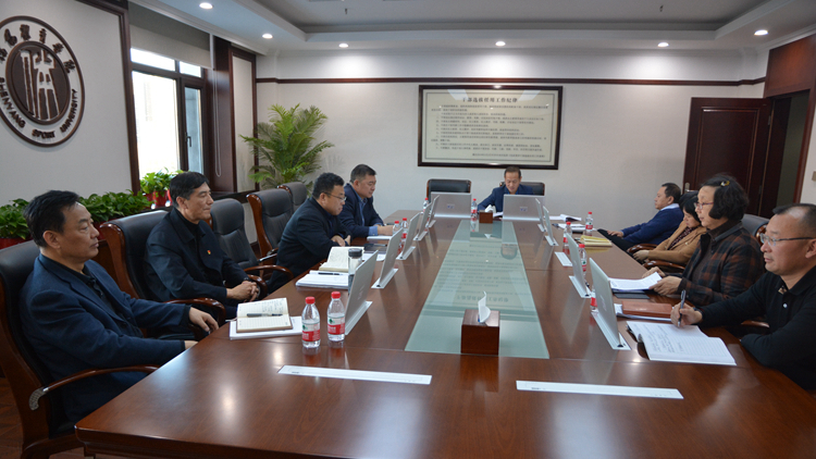学校党委理论学习中心组专题学习党的十九届六中全会精神